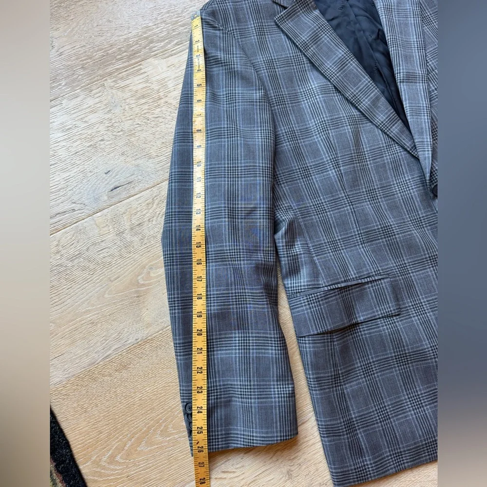Boss Hugo Boss Plaid Men's Sport coat wool sz 46 R pristine cond price firm!